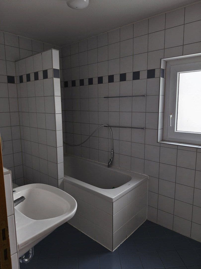 Pronájem bytu 3+1 80 m², Walter-Gropius-Str. 5, Reutlingen, Bádensko-Württembersko Pronájem bytu 3+1 80 m², Walter-Gropius-Str. 5, Reutlingen, Bádensko-Württembersko