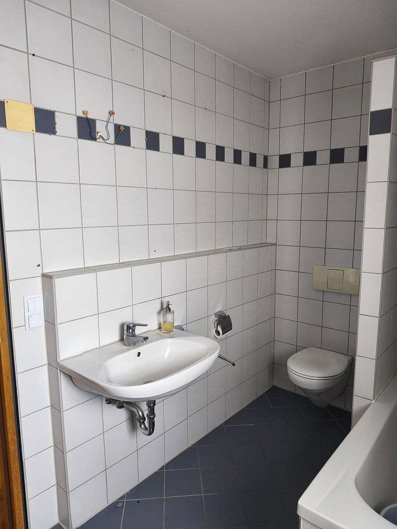 Pronájem bytu 3+1 80 m², Walter-Gropius-Str. 5, Reutlingen, Bádensko-Württembersko Pronájem bytu 3+1 80 m², Walter-Gropius-Str. 5, Reutlingen, Bádensko-Württembersko