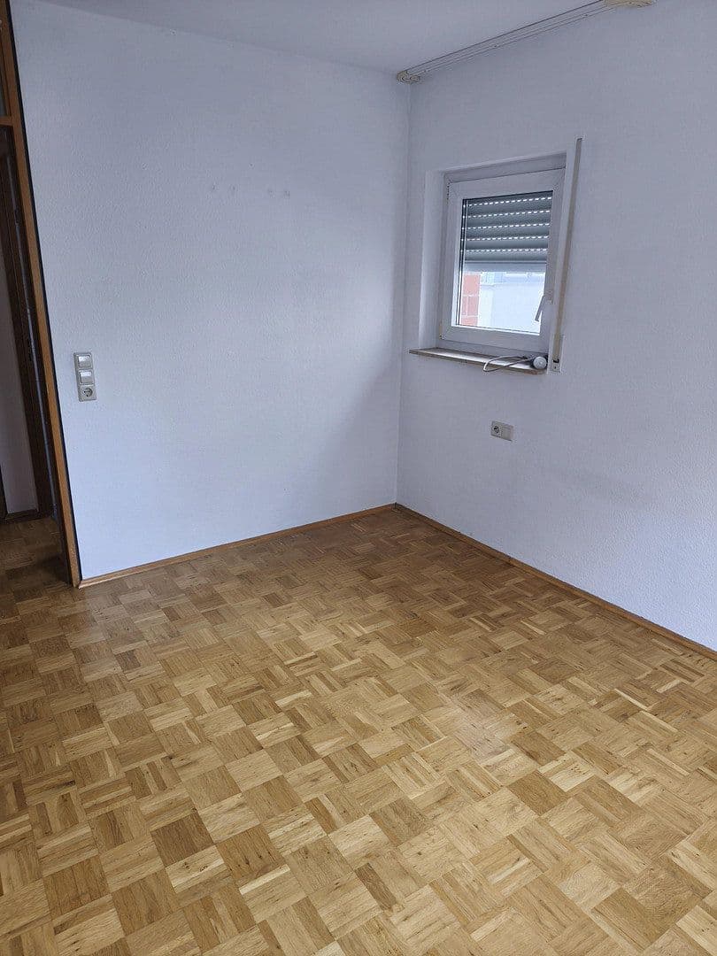 Pronájem bytu 3+1 80 m², Walter-Gropius-Str. 5, Reutlingen, Bádensko-Württembersko Pronájem bytu 3+1 80 m², Walter-Gropius-Str. 5, Reutlingen, Bádensko-Württembersko