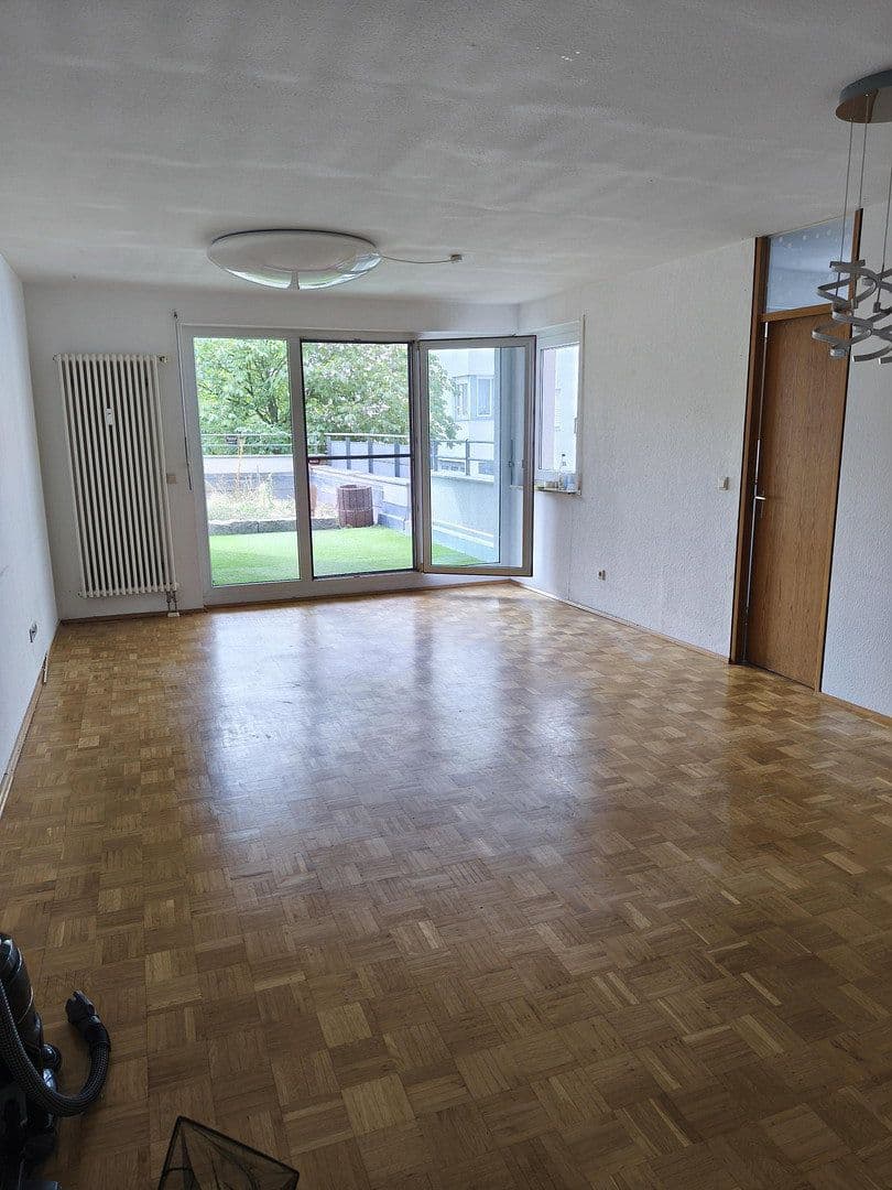 Pronájem bytu 3+1 80 m², Walter-Gropius-Str. 5, Reutlingen, Bádensko-Württembersko Pronájem bytu 3+1 80 m², Walter-Gropius-Str. 5, Reutlingen, Bádensko-Württembersko