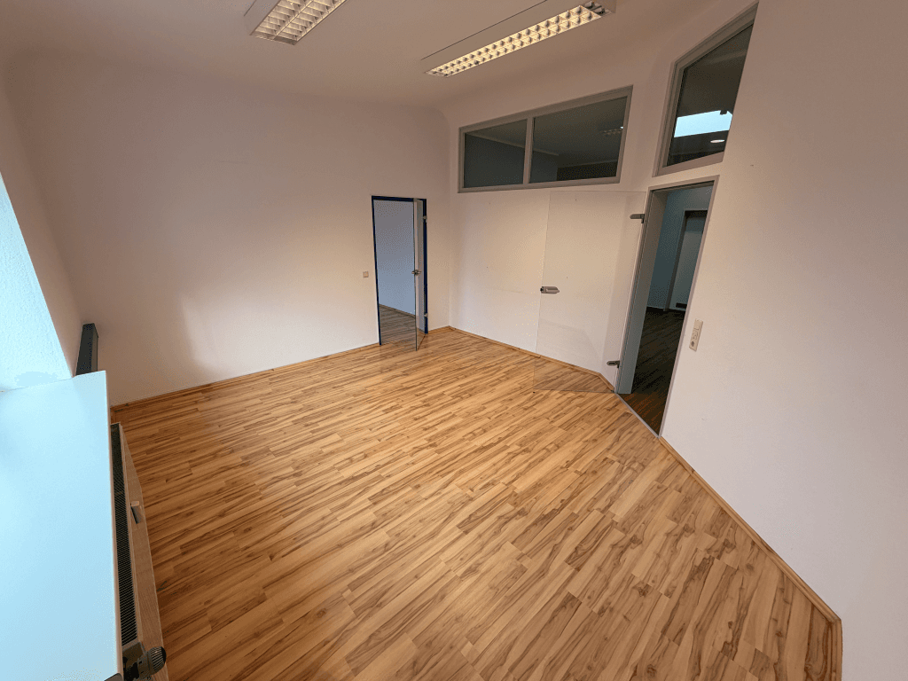 Pronájem kanceláře 632 m², Braunschweig, Dolní Sasko Pronájem kanceláře 632 m², Braunschweig, Dolní Sasko