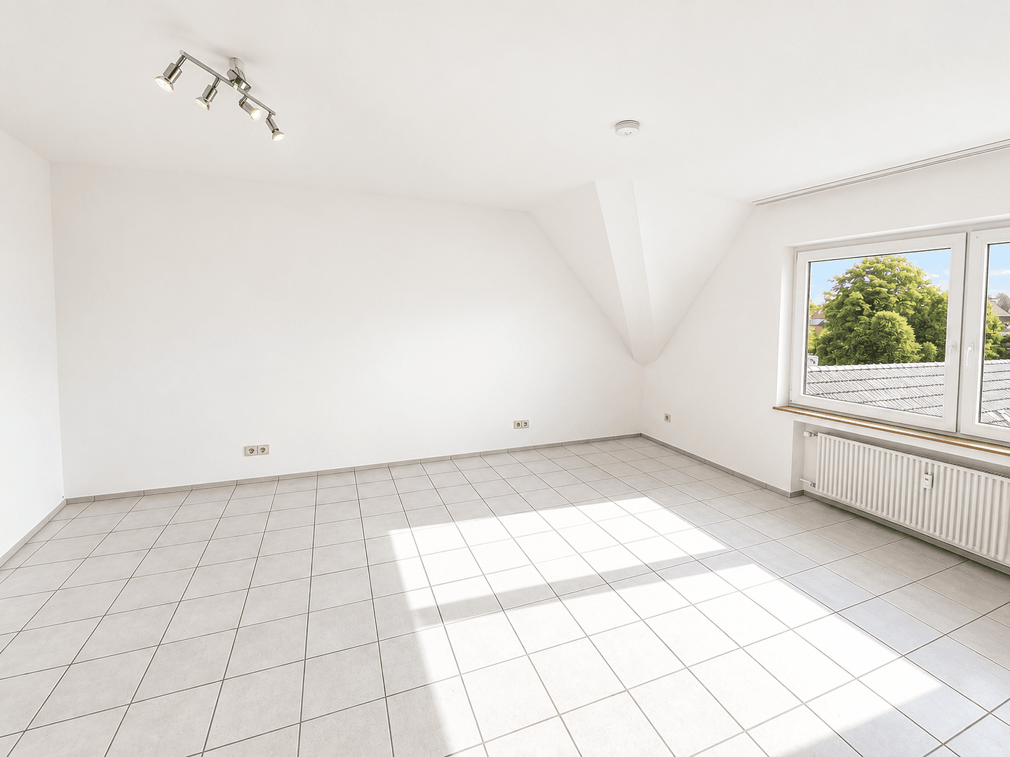 Pronájem bytu 3+1 89 m², Solinger Str. 139, Langenfeld (Rheinland), Severní Porýní-Vestfálsko Pronájem bytu 3+1 89 m², Solinger Str. 139, Langenfeld (Rheinland), Severní Porýní-Vestfálsko