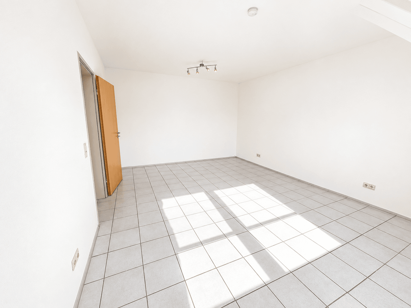 Pronájem bytu 3+1 89 m², Solinger Str. 139, Langenfeld (Rheinland), Severní Porýní-Vestfálsko Pronájem bytu 3+1 89 m², Solinger Str. 139, Langenfeld (Rheinland), Severní Porýní-Vestfálsko