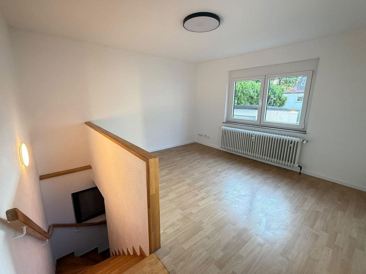 Pronájem bytu 1+kk 29 m², Stuttgart, Bádensko-Württembersko Pronájem bytu 1+kk 29 m², Stuttgart, Bádensko-Württembersko