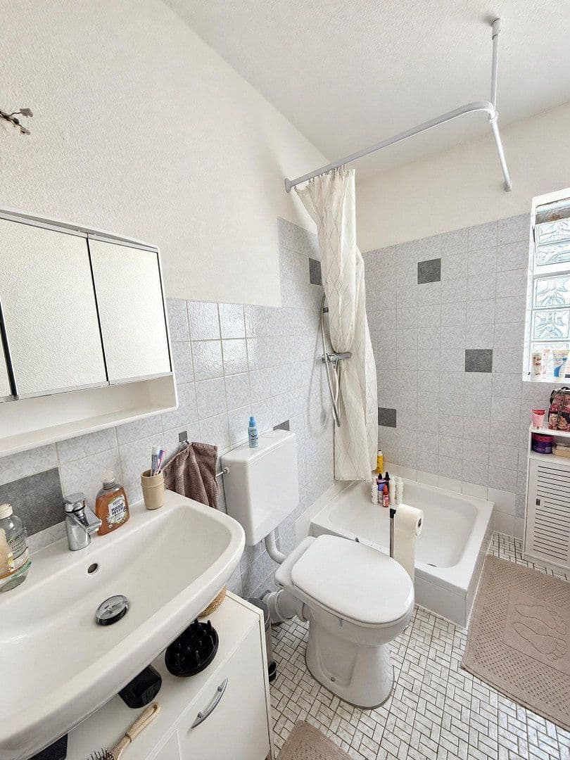 Pronájem bytu 1+1 45 m², Gießen, Hessen Pronájem bytu 1+1 45 m², Gießen, Hessen