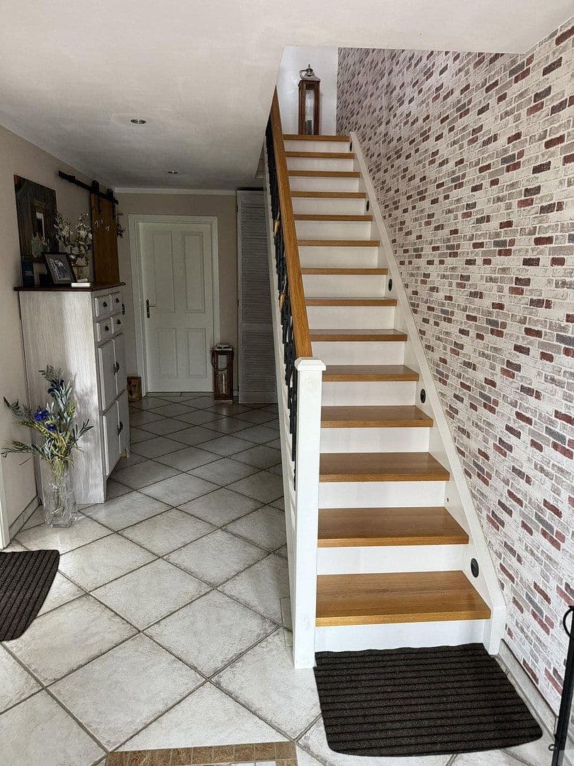 Prodej domu 285 m², pozemek 1.700 m², Langenneufnach, Bavorsko Prodej domu 285 m², pozemek 1.700 m², Langenneufnach, Bavorsko