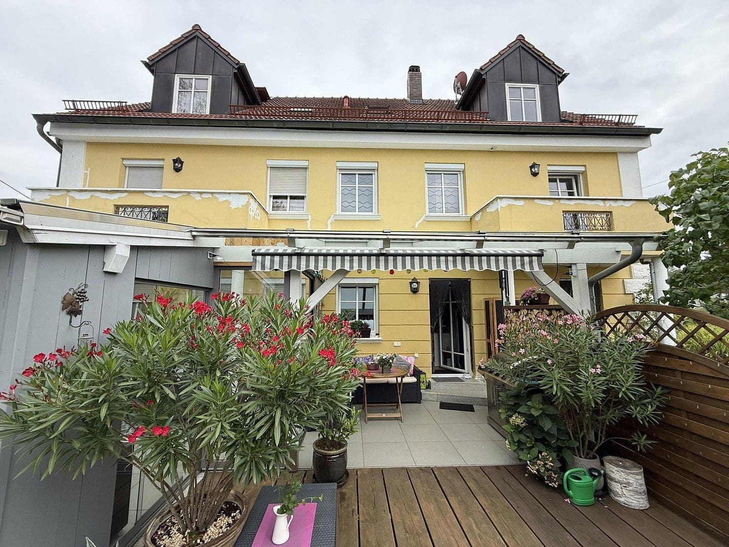 Prodej domu 285 m², pozemek 1.700 m², Langenneufnach, Bavorsko Prodej domu 285 m², pozemek 1.700 m², Langenneufnach, Bavorsko