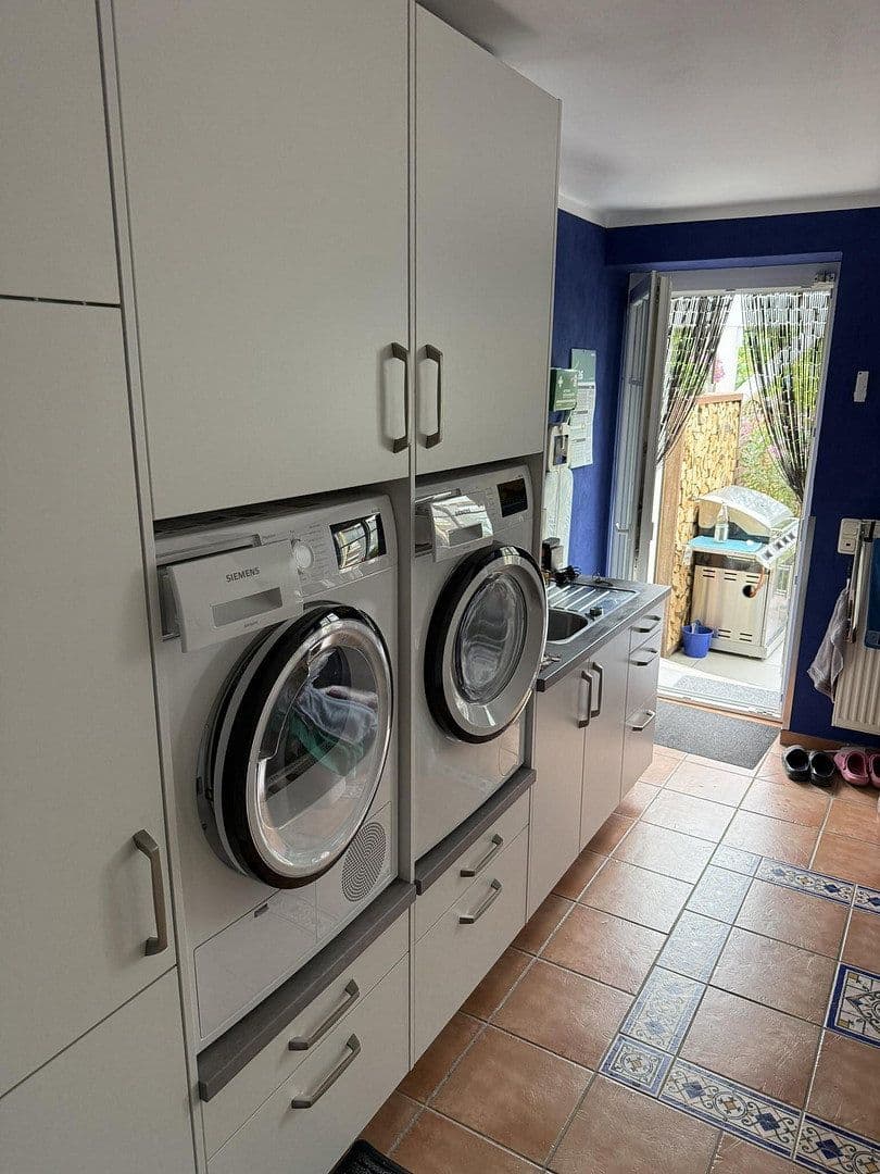 Prodej domu 285 m², pozemek 1.700 m², Langenneufnach, Bavorsko Prodej domu 285 m², pozemek 1.700 m², Langenneufnach, Bavorsko