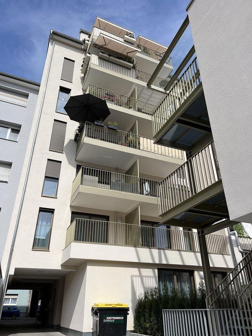 Pronájem bytu 2+1 65 m², Mannheim, Bádensko-Württembersko Pronájem bytu 2+1 65 m², Mannheim, Bádensko-Württembersko