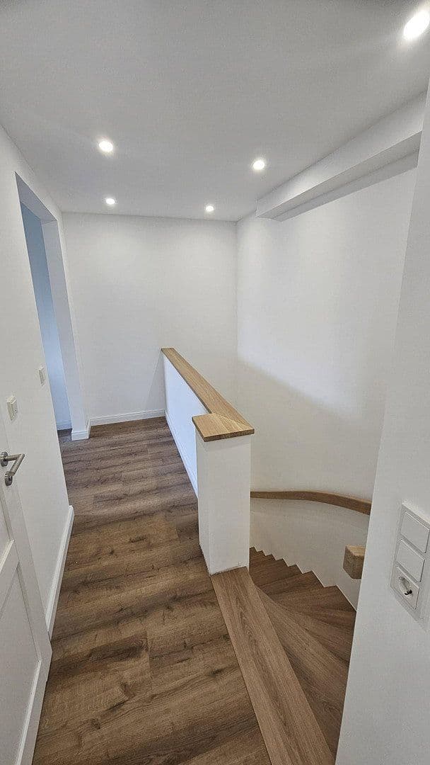 Pronájem bytu 4+1 120 m², Bremen, Bremen Pronájem bytu 4+1 120 m², Bremen, Bremen