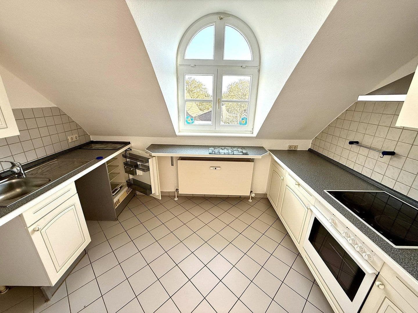 Prodej domu 415 m², pozemek 842 m², Titlisweg 29, Berlin, Berlín Prodej domu 415 m², pozemek 842 m², Titlisweg 29, Berlin, Berlín