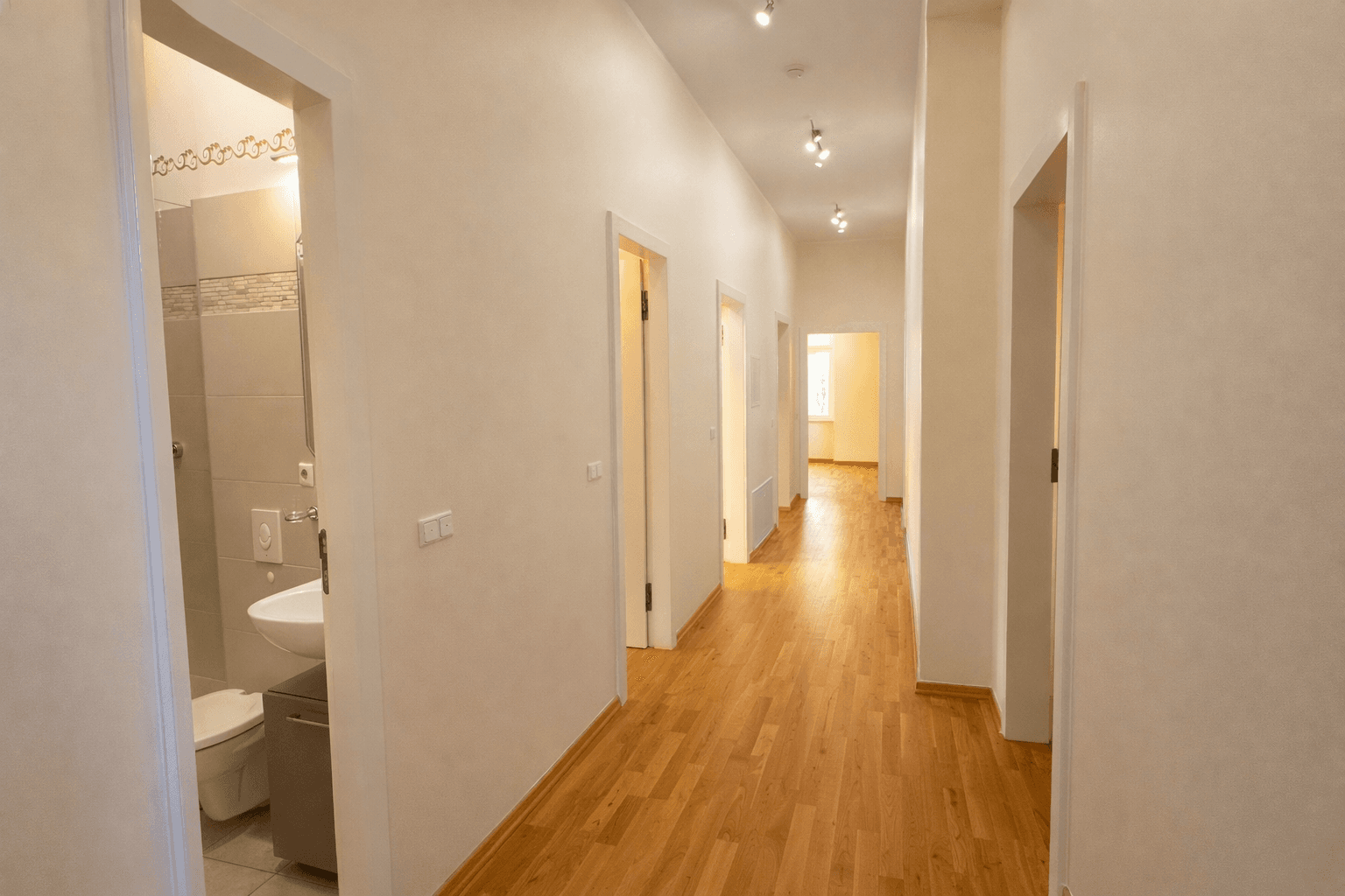 Prodej bytu 6+1 224 m², Berlin, Berlín Prodej bytu 6+1 224 m², Berlin, Berlín