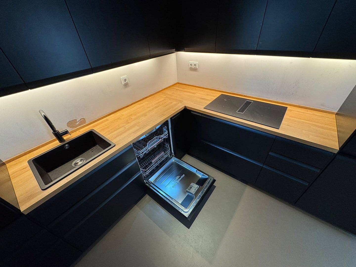 Pronájem bytu 2+1 56 m², Feldbergblick 26, Waldems, Hessen Pronájem bytu 2+1 56 m², Feldbergblick 26, Waldems, Hessen
