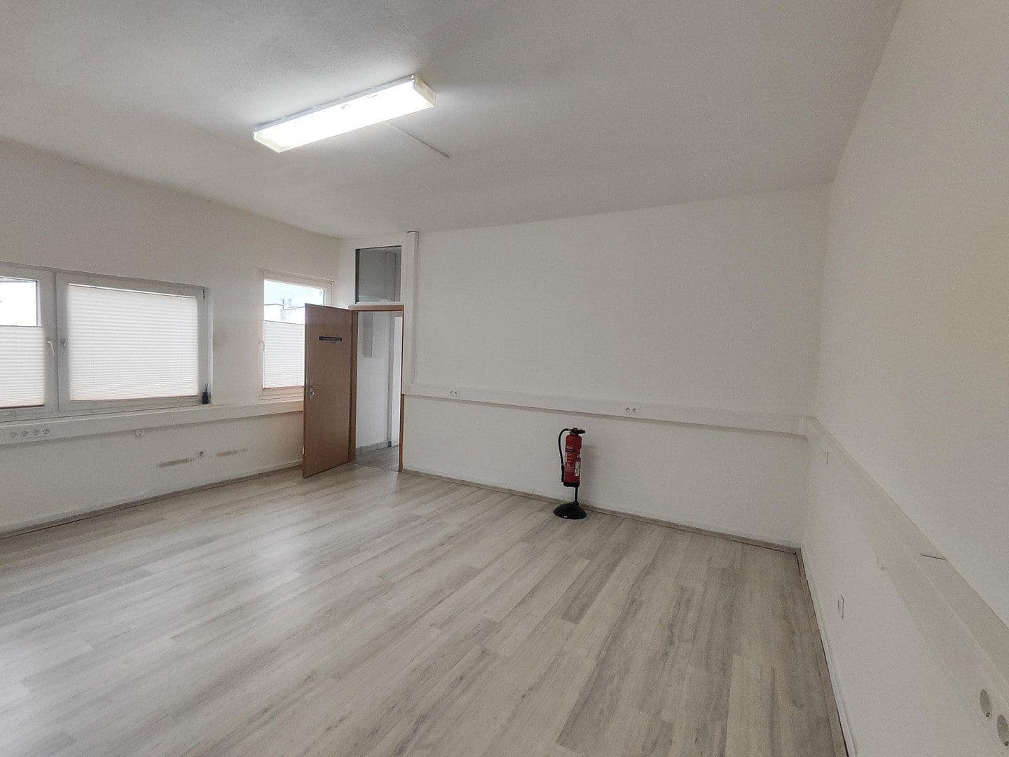 Pronájem nebytového prostoru 82 m², Bismarckstr. 296, Gelsenkirchen, Severní Porýní-Vestfálsko Pronájem nebytového prostoru 82 m², Bismarckstr. 296, Gelsenkirchen, Severní Porýní-Vestfálsko