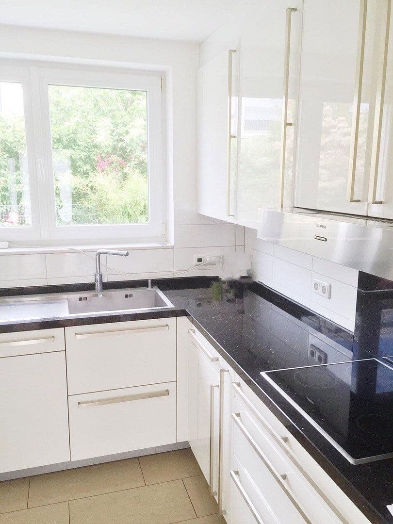 Pronájem domu 154 m², pozemek 350 m², Zum Margarethenzehnten 24, Frankfurt am Main, Hessen Pronájem domu 154 m², pozemek 350 m², Zum Margarethenzehnten 24, Frankfurt am Main, Hessen
