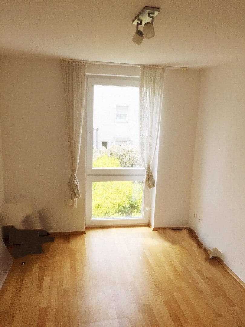 Pronájem domu 154 m², pozemek 350 m², Zum Margarethenzehnten 24, Frankfurt am Main, Hessen Pronájem domu 154 m², pozemek 350 m², Zum Margarethenzehnten 24, Frankfurt am Main, Hessen