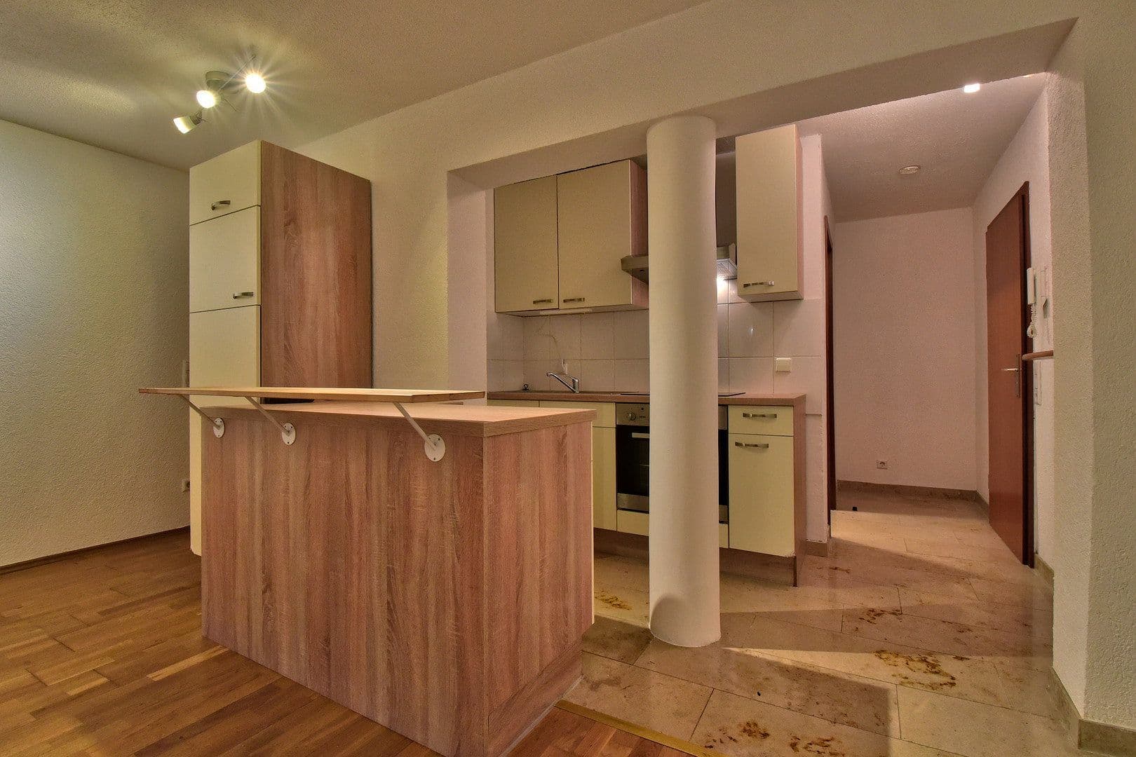 Pronájem bytu 2+1 47 m², Stuttgart, Bádensko-Württembersko Pronájem bytu 2+1 47 m², Stuttgart, Bádensko-Württembersko