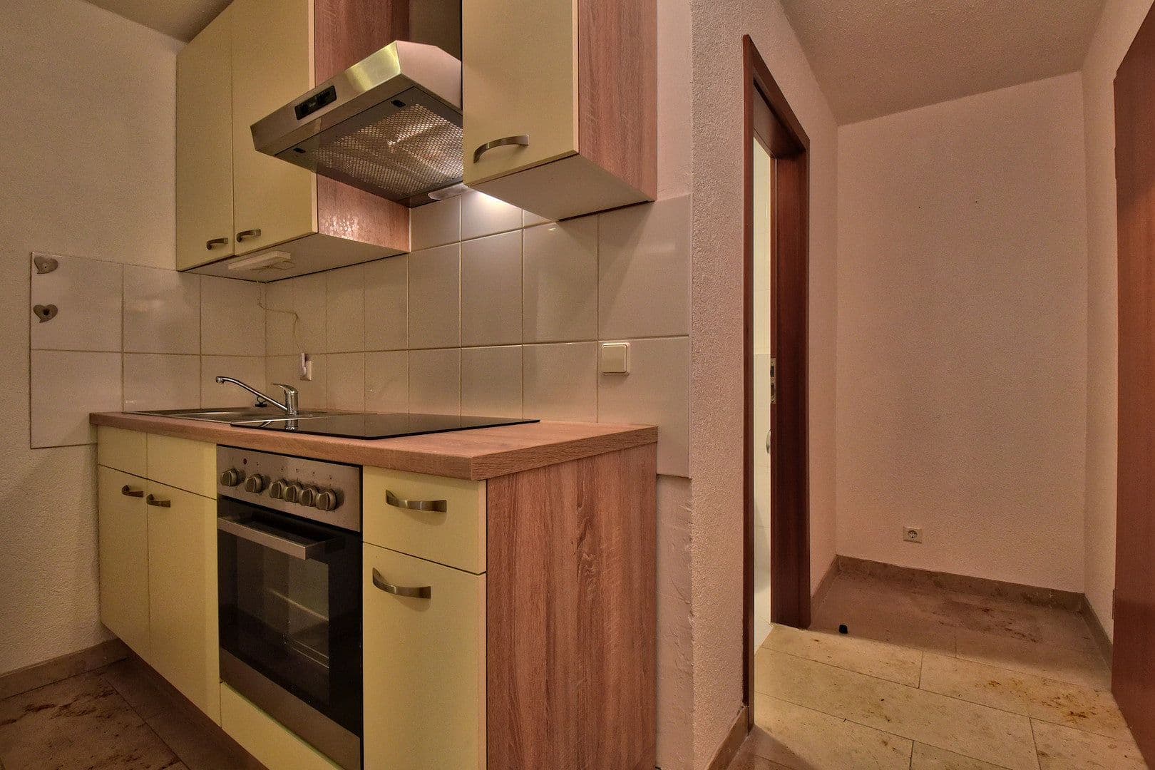Pronájem bytu 2+1 47 m², Stuttgart, Bádensko-Württembersko Pronájem bytu 2+1 47 m², Stuttgart, Bádensko-Württembersko