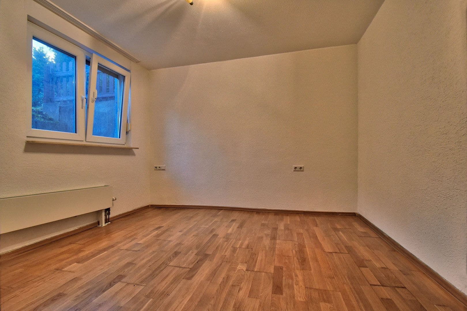 Pronájem bytu 2+1 47 m², Stuttgart, Bádensko-Württembersko Pronájem bytu 2+1 47 m², Stuttgart, Bádensko-Württembersko