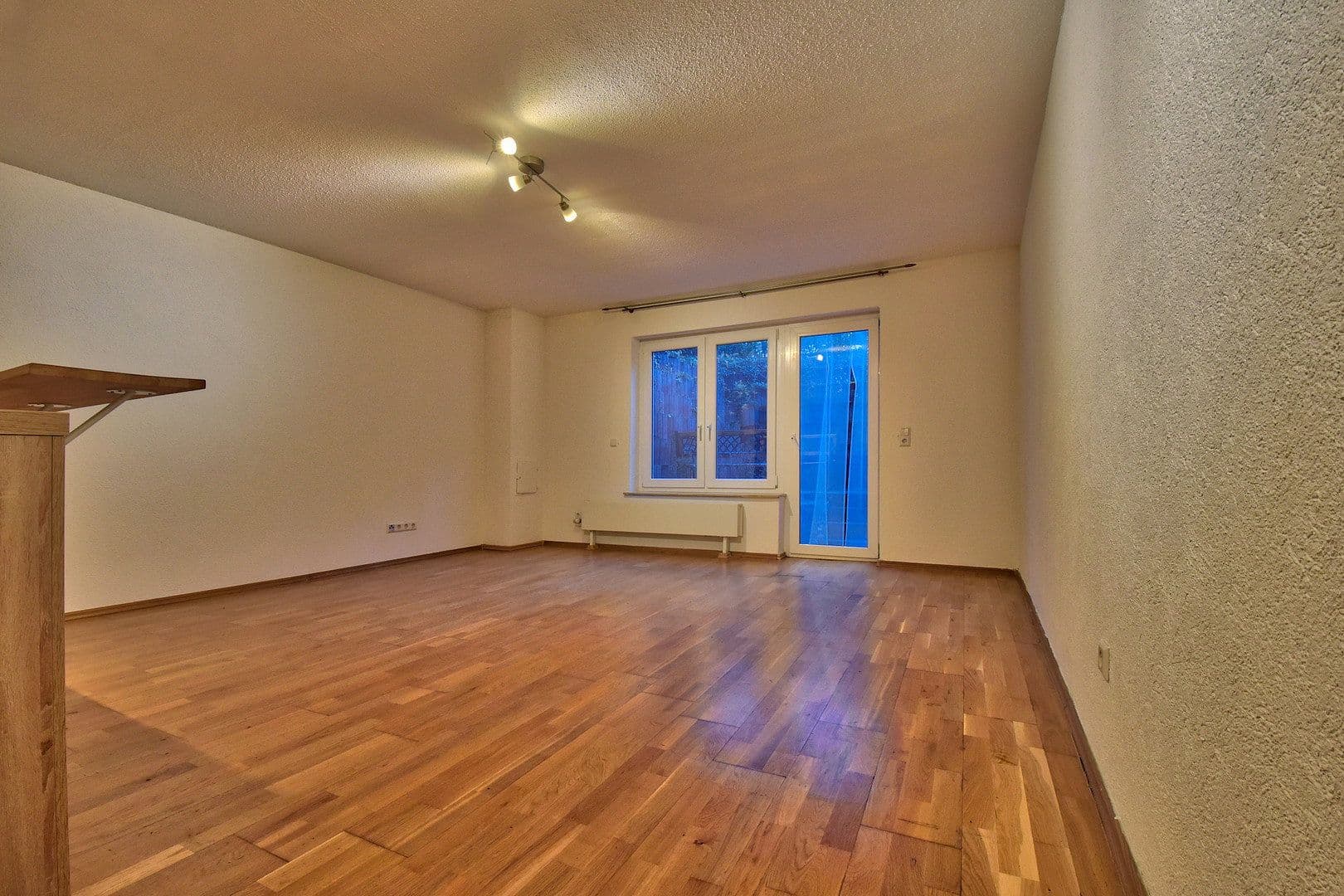 Pronájem bytu 2+1 47 m², Stuttgart, Bádensko-Württembersko Pronájem bytu 2+1 47 m², Stuttgart, Bádensko-Württembersko