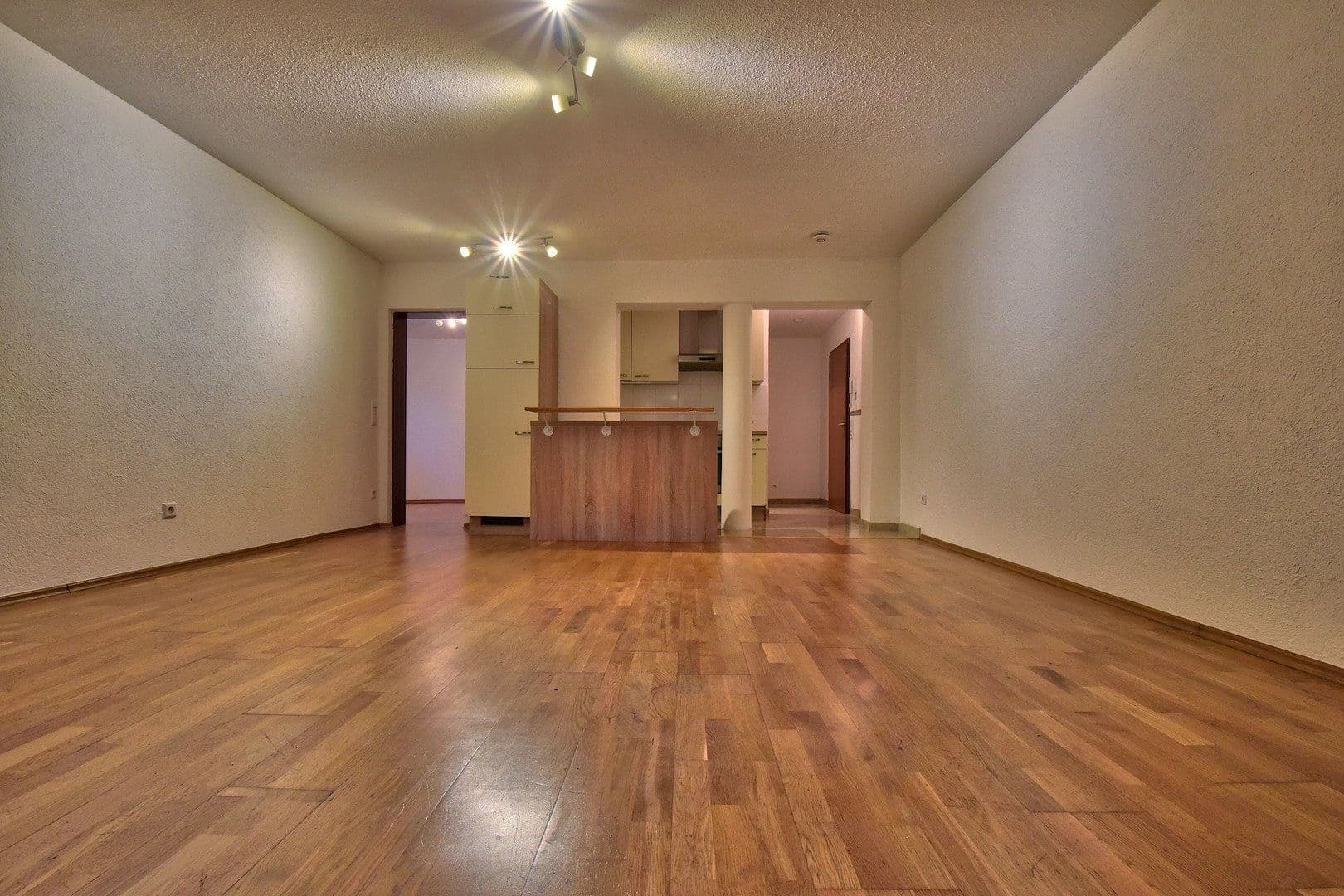 Pronájem bytu 2+1 47 m², Stuttgart, Bádensko-Württembersko Pronájem bytu 2+1 47 m², Stuttgart, Bádensko-Württembersko