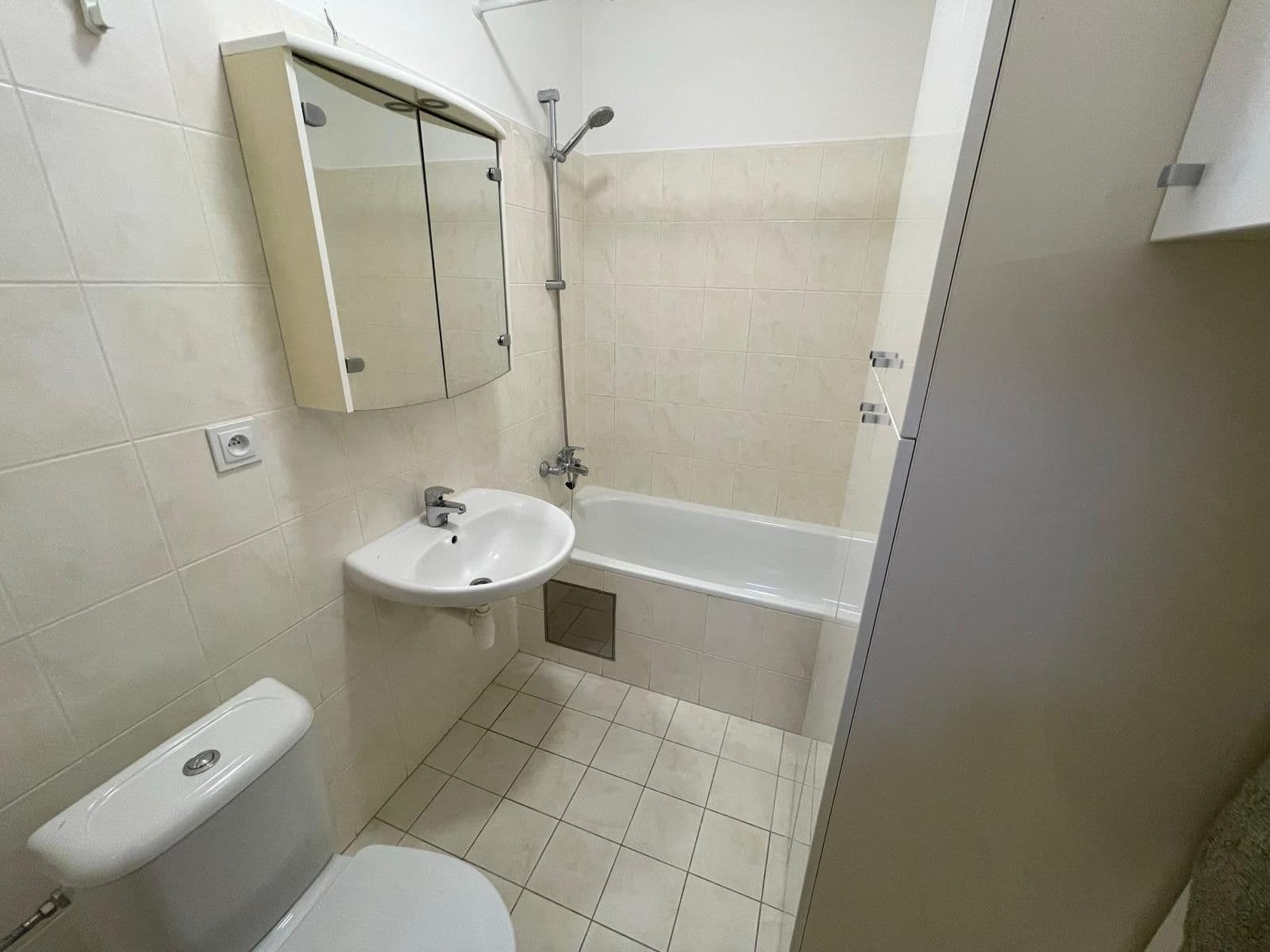 Pronájem bytu 1+kk 37 m², Padovská, Praha, Praha Pronájem bytu 1+kk 37 m², Padovská, Praha, Praha