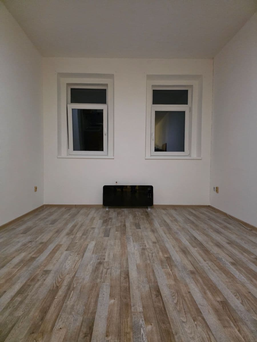 Pronájem bytu 2+kk 35 m², Mladé Buky, Královéhradecký kraj Pronájem bytu 2+kk 35 m², Mladé Buky, Královéhradecký kraj