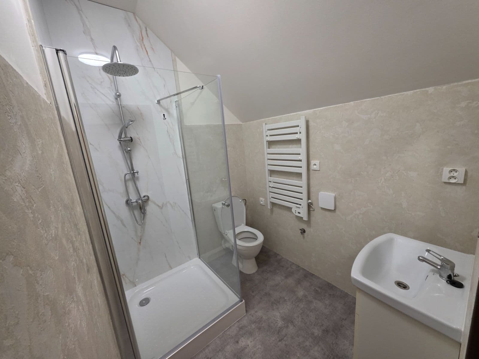 Pronájem bytu 2+kk 35 m², Mladé Buky, Královéhradecký kraj Pronájem bytu 2+kk 35 m², Mladé Buky, Královéhradecký kraj