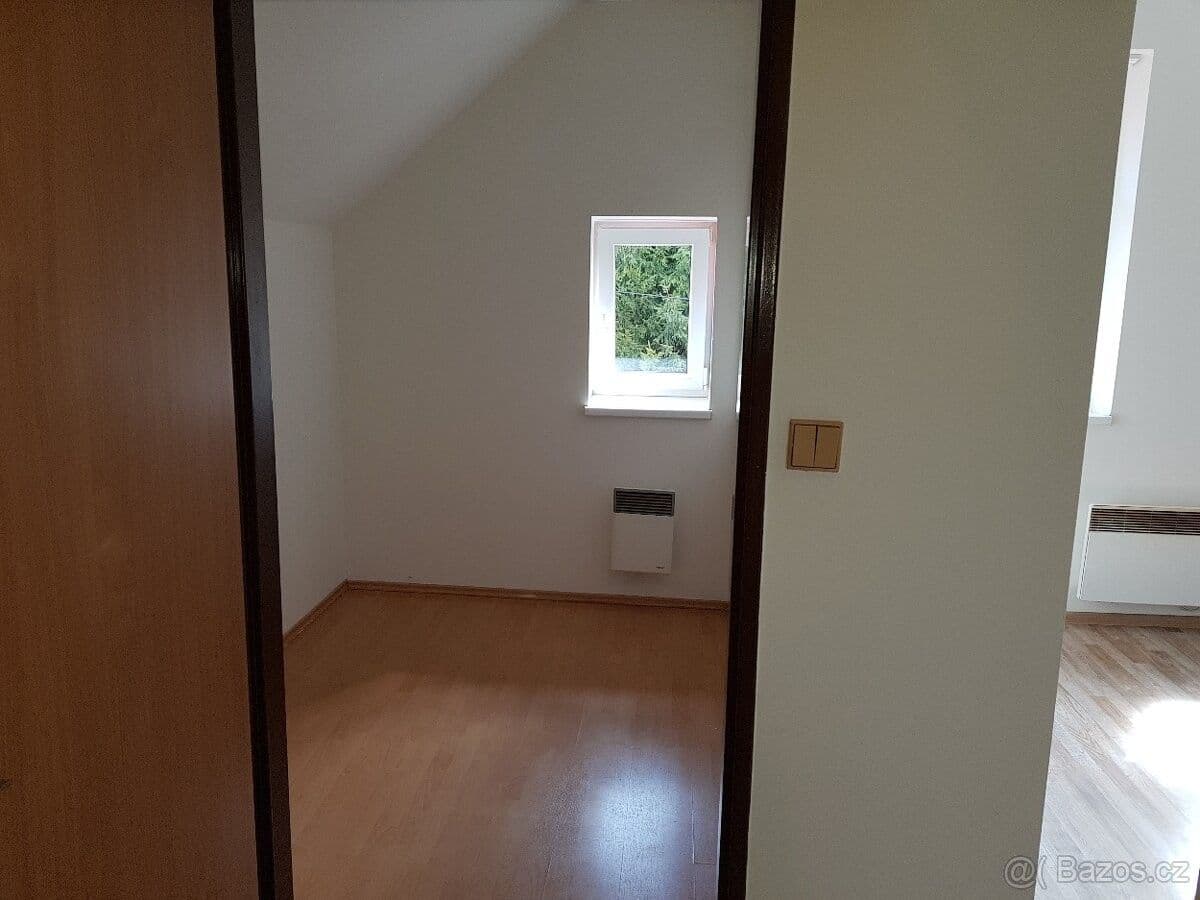 Pronájem bytu 2+kk 35 m², Mladé Buky, Královéhradecký kraj Pronájem bytu 2+kk 35 m², Mladé Buky, Královéhradecký kraj