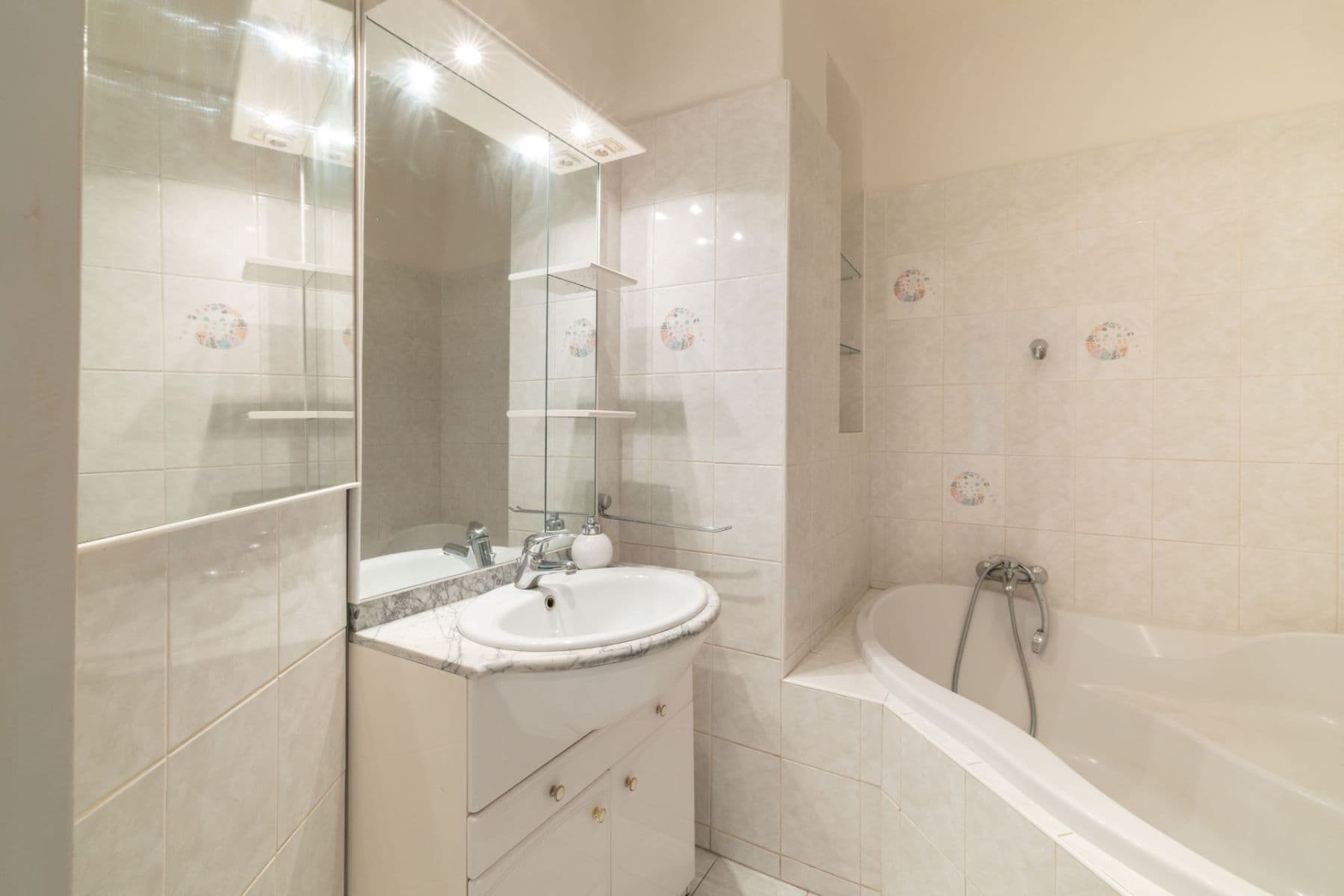 Prodej bytu 2+1 80 m², Chodská, Praha, Praha Prodej bytu 2+1 80 m², Chodská, Praha, Praha