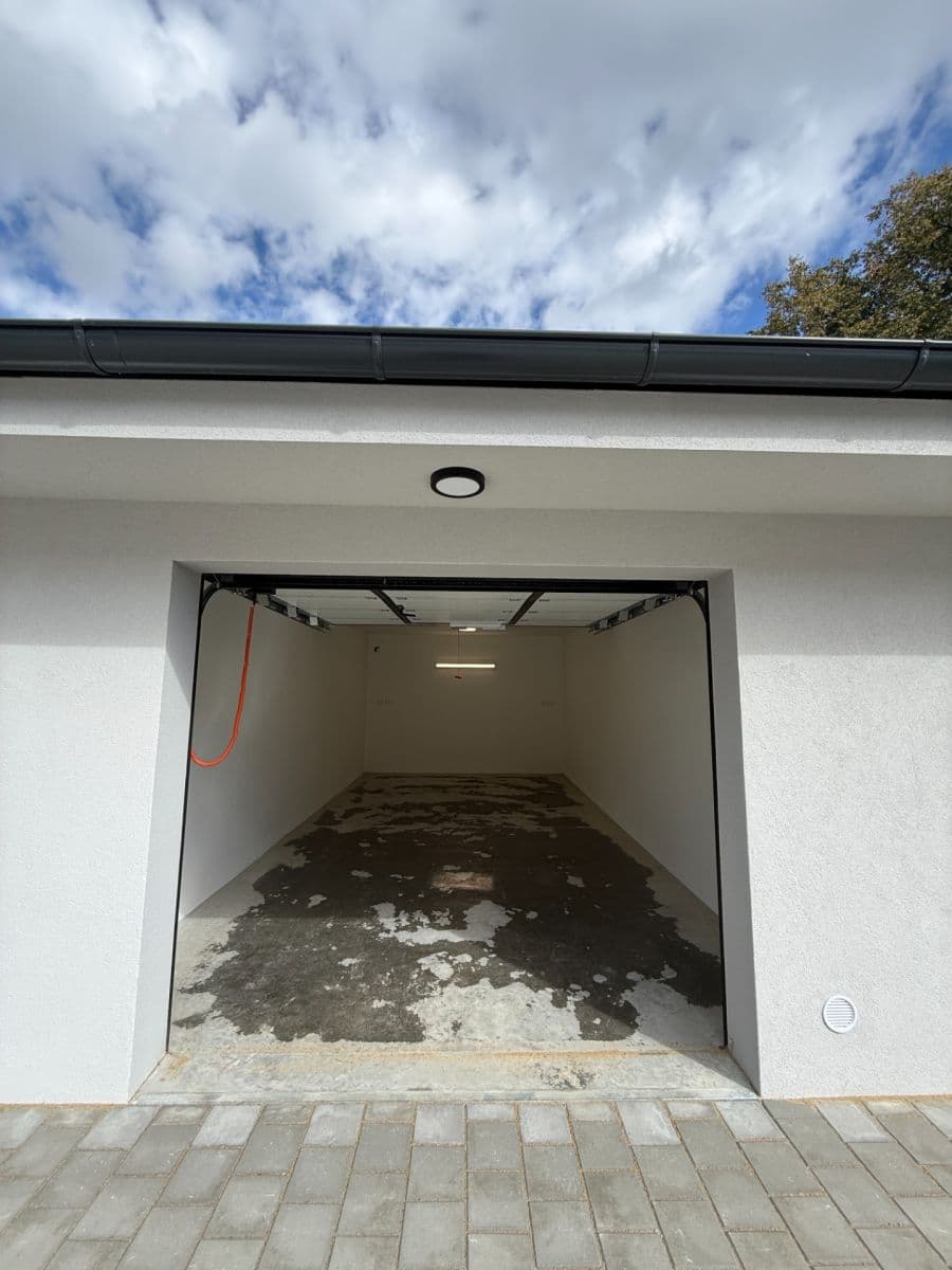 Prodej garáže 30 m², Záhlinická, Hulín, Zlínský kraj Prodej garáže 30 m², Záhlinická, Hulín, Zlínský kraj