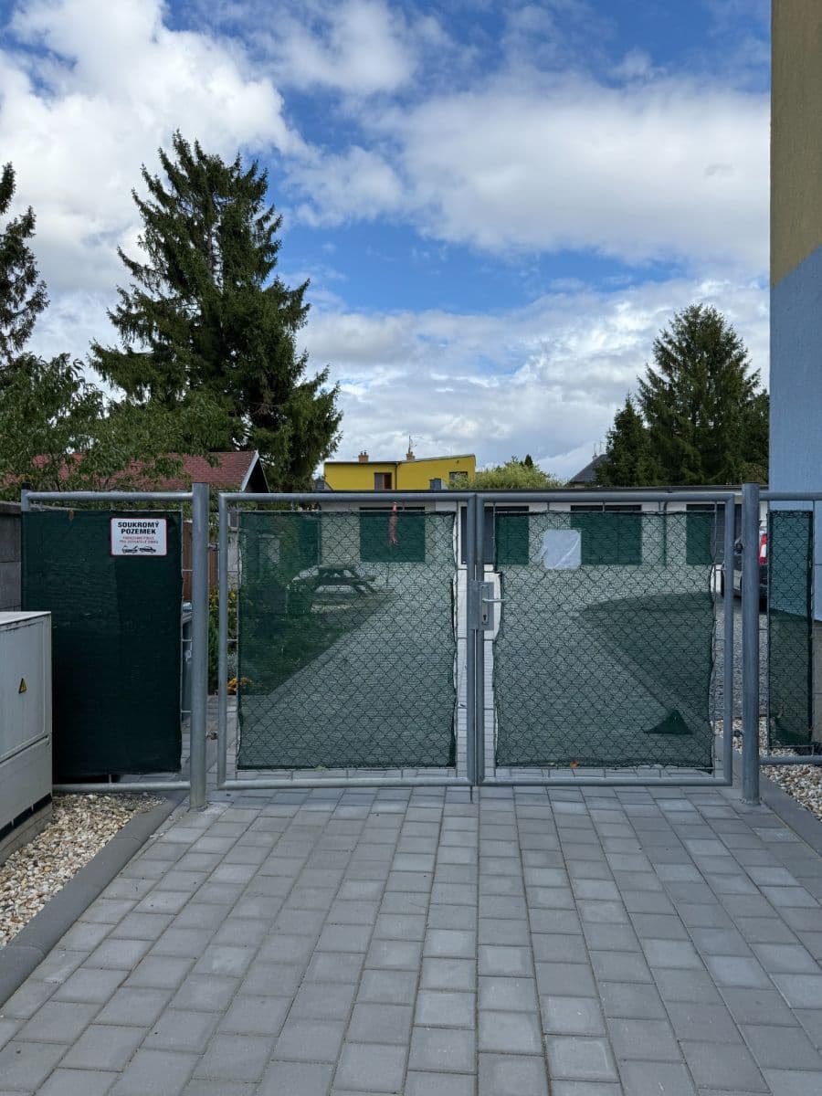 Prodej garáže 30 m², Záhlinická, Hulín, Zlínský kraj Prodej garáže 30 m², Záhlinická, Hulín, Zlínský kraj