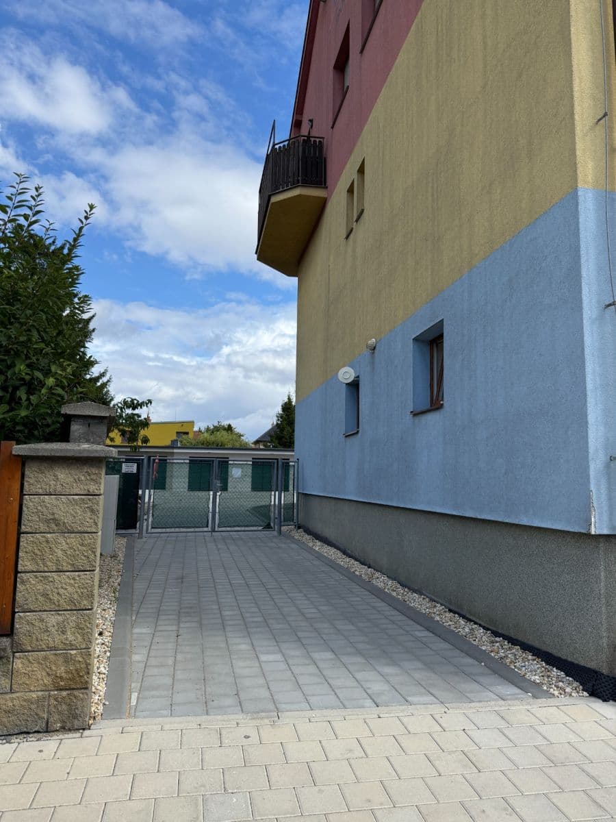 Prodej garáže 30 m², Záhlinická, Hulín, Zlínský kraj Prodej garáže 30 m², Záhlinická, Hulín, Zlínský kraj