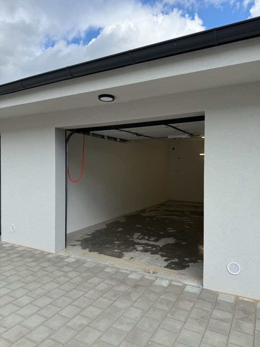 Prodej garáže 30 m², Záhlinická, Hulín, Zlínský kraj Prodej garáže 30 m², Záhlinická, Hulín, Zlínský kraj