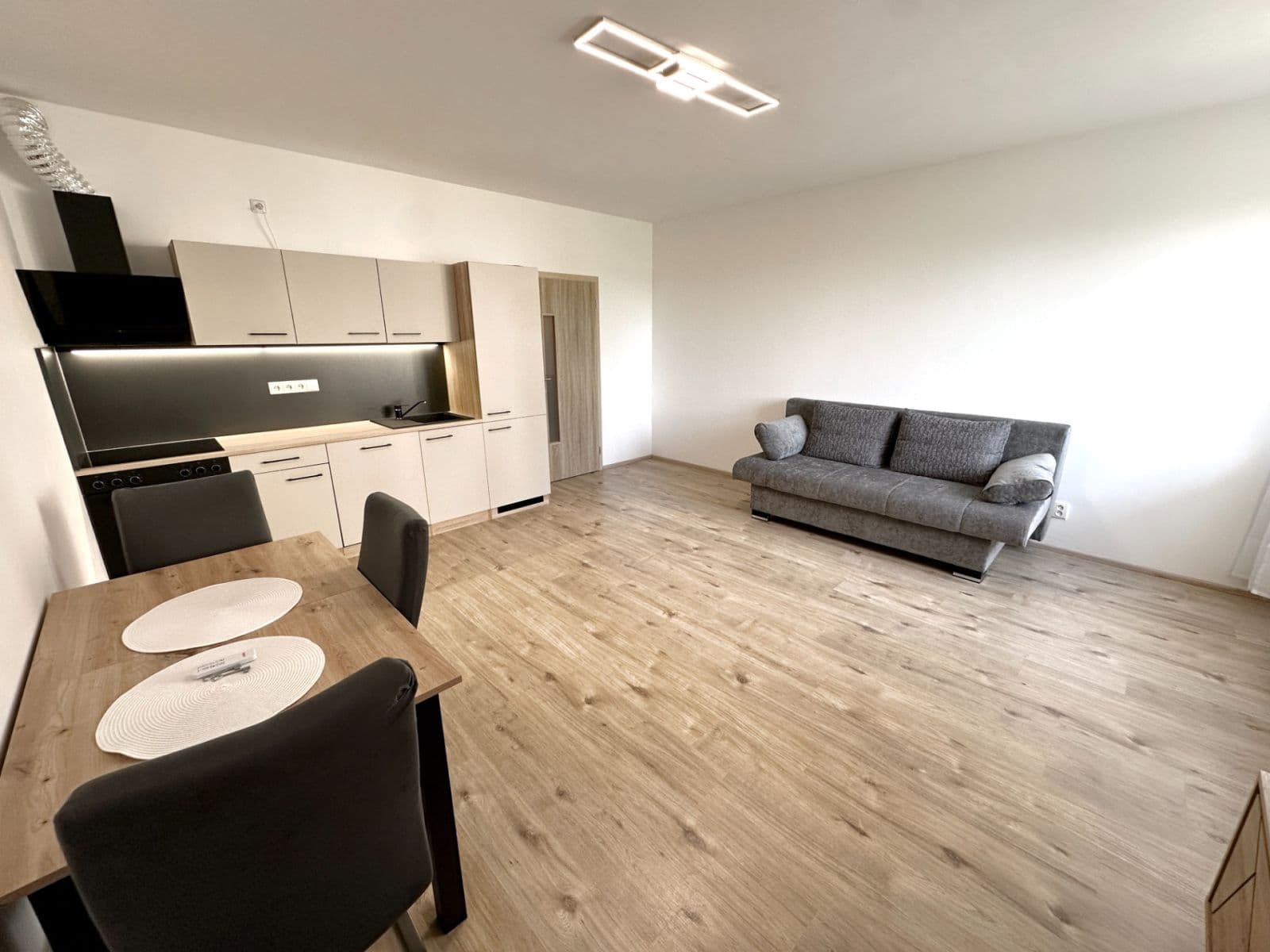 Prodej bytu 1+kk 34 m², Jaroslava Holečka, Kladno, Středočeský kraj Prodej bytu 1+kk 34 m², Jaroslava Holečka, Kladno, Středočeský kraj