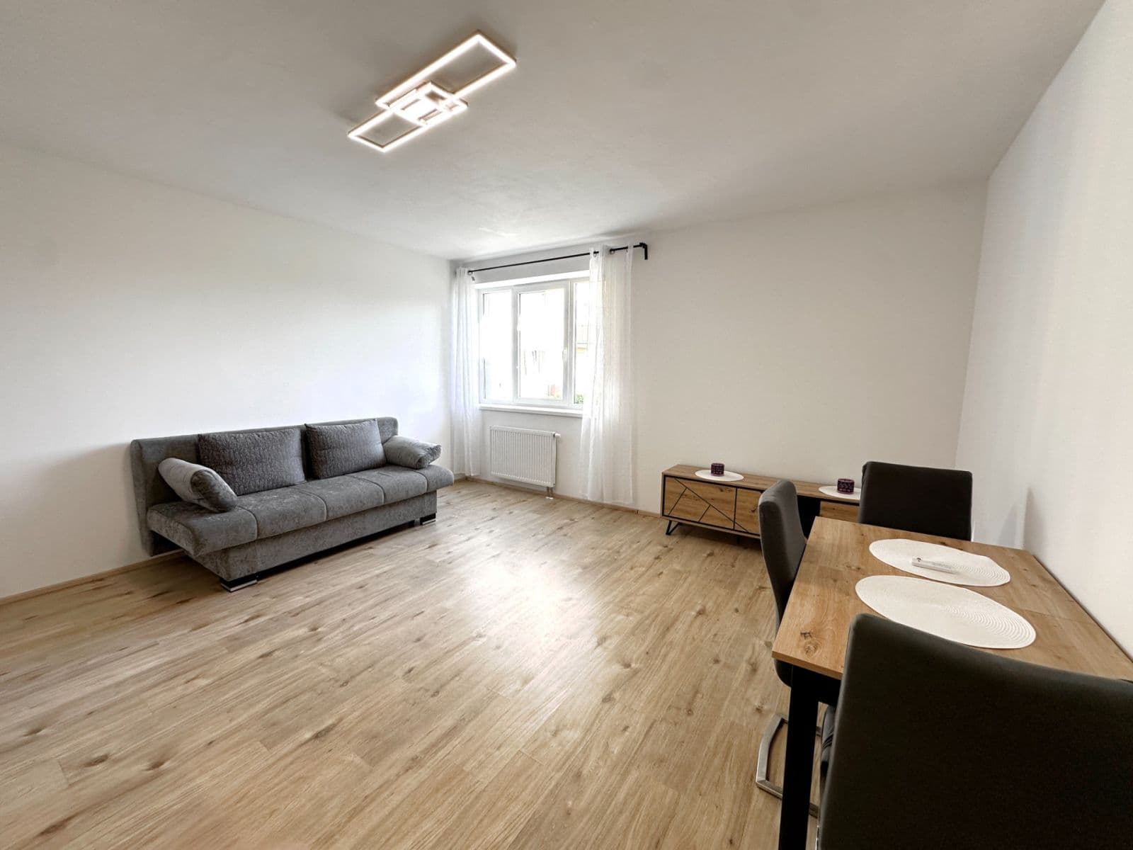 Prodej bytu 1+kk 34 m², Jaroslava Holečka, Kladno, Středočeský kraj Prodej bytu 1+kk 34 m², Jaroslava Holečka, Kladno, Středočeský kraj