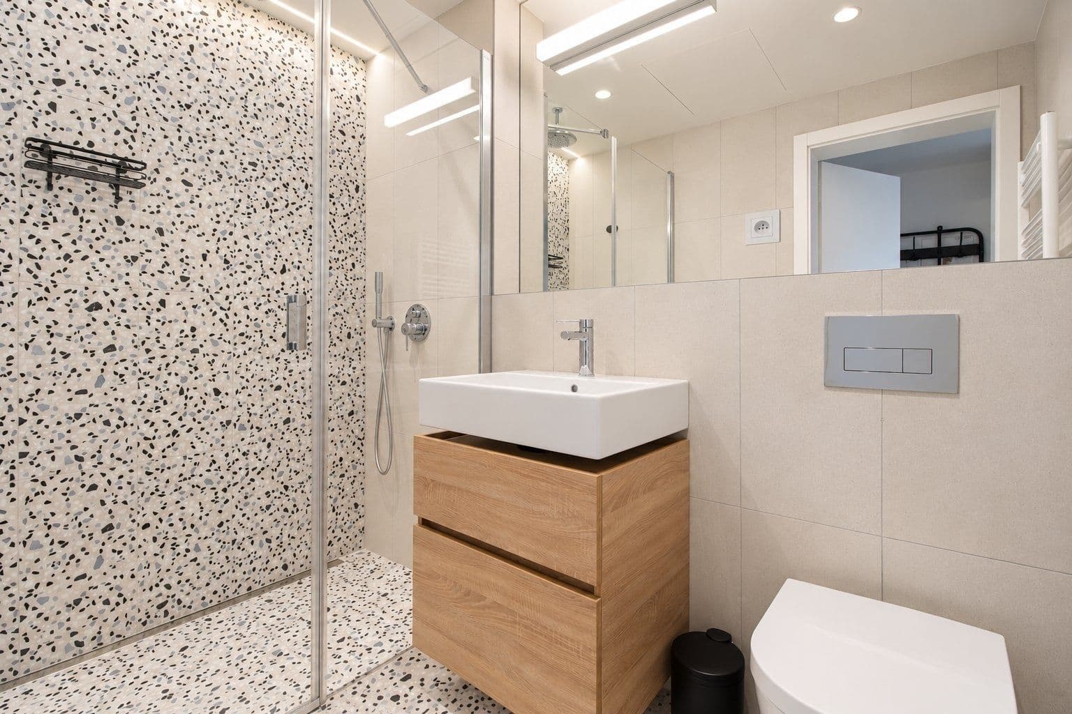 Pronájem bytu 1+kk 36 m², U Komína, Praha, Praha Pronájem bytu 1+kk 36 m², U Komína, Praha, Praha