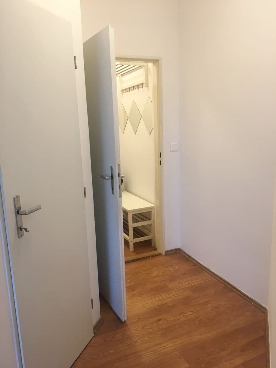 Pronájem bytu 1+kk 24 m², Pod Sychrovem Ⅰ, Praha, Praha Pronájem bytu 1+kk 24 m², Pod Sychrovem Ⅰ, Praha, Praha