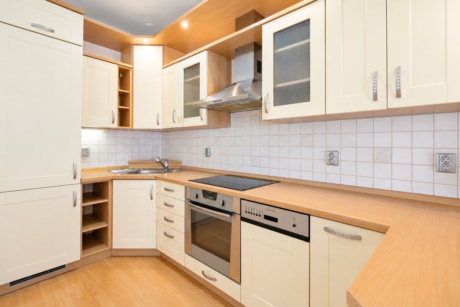 Pronájem bytu 2+kk 53 m², Dukelská, Benešov, Středočeský kraj Pronájem bytu 2+kk 53 m², Dukelská, Benešov, Středočeský kraj