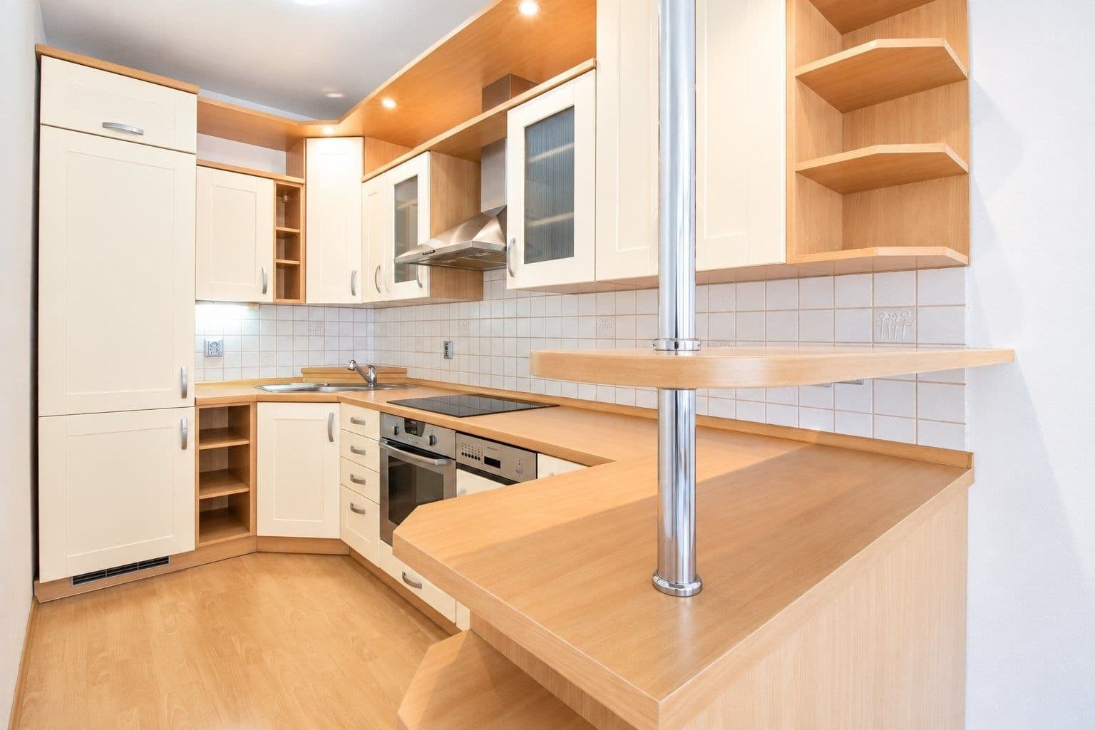 Pronájem bytu 2+kk 53 m², Dukelská, Benešov, Středočeský kraj Pronájem bytu 2+kk 53 m², Dukelská, Benešov, Středočeský kraj