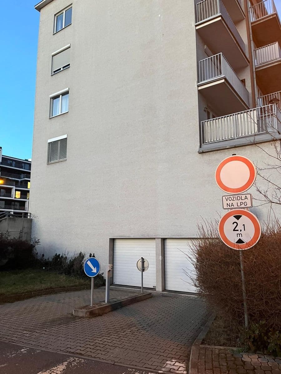 Pronájem garáže 13 m², Počernická, Praha, Praha Pronájem garáže 13 m², Počernická, Praha, Praha