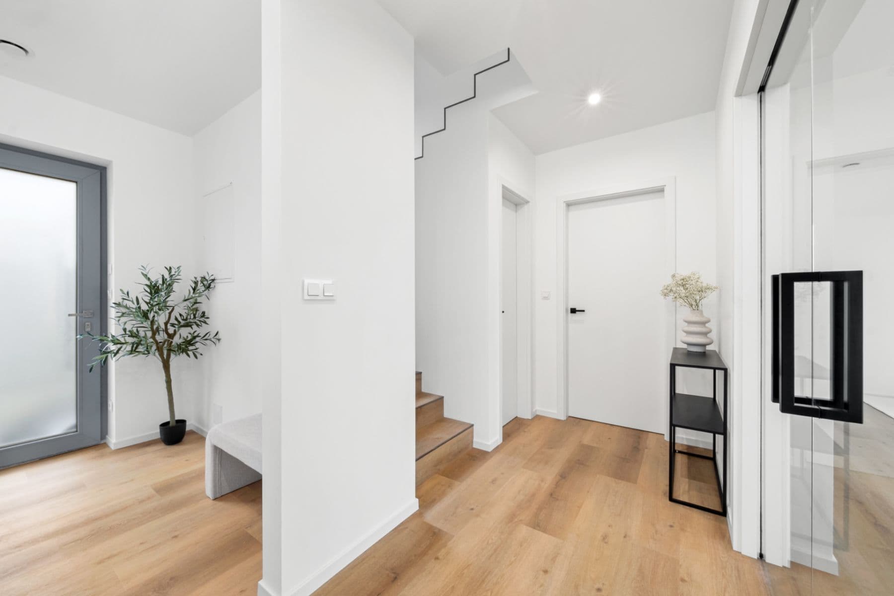 Prodej domu 170 m², pozemek 500 m², Zdeňka Hermana, Libušín, Středočeský kraj Prodej domu 170 m², pozemek 500 m², Zdeňka Hermana, Libušín, Středočeský kraj