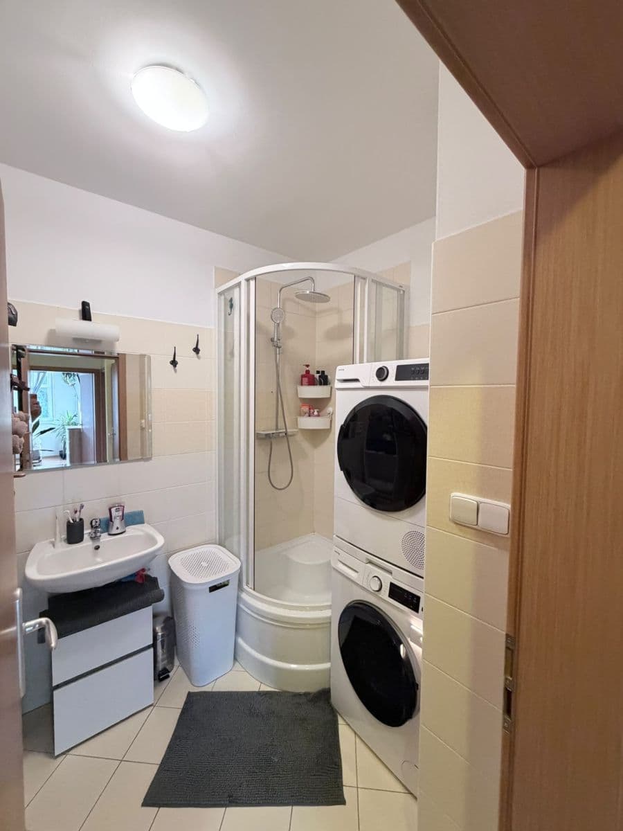 Pronájem bytu 2+kk 44 m², Družstevní, Libčice nad Vltavou, Středočeský kraj Pronájem bytu 2+kk 44 m², Družstevní, Libčice nad Vltavou, Středočeský kraj