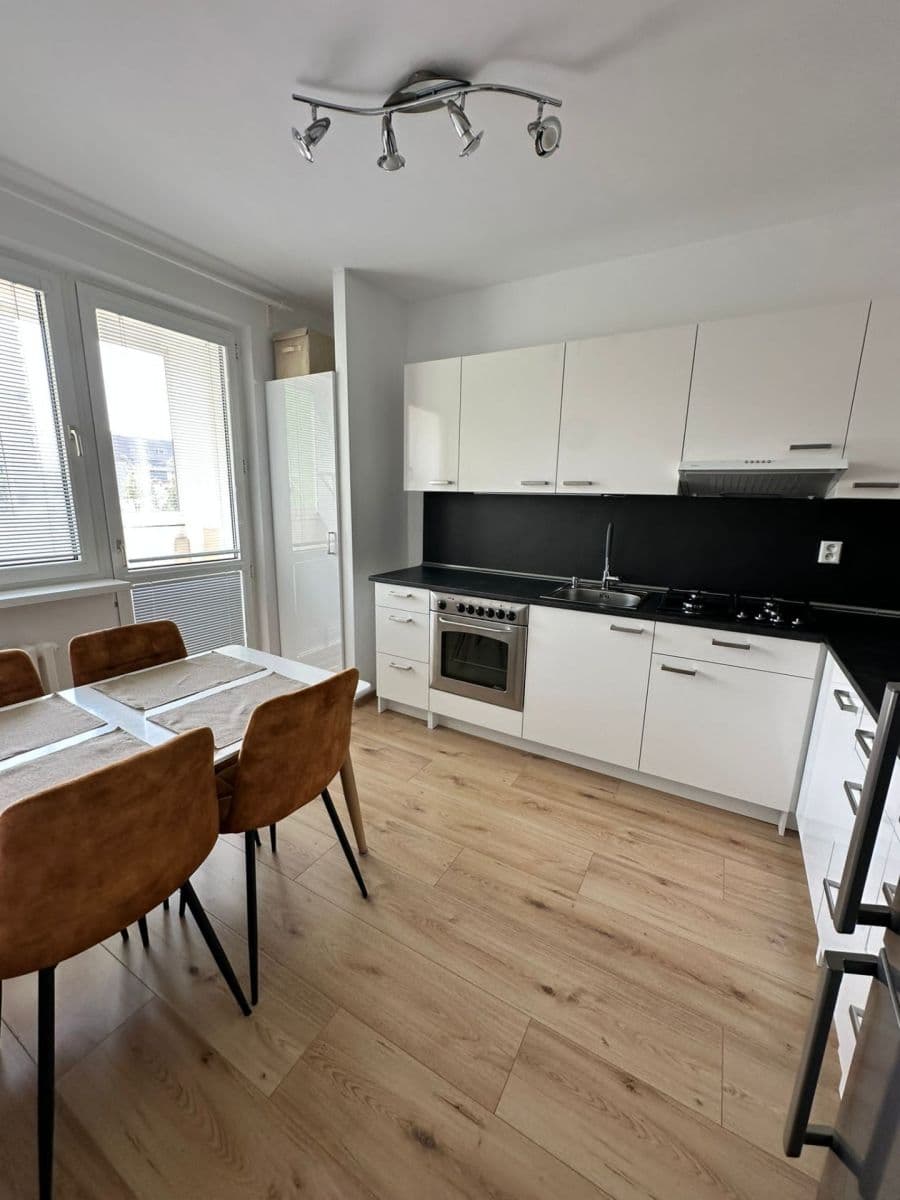 Pronájem bytu 3+1 70 m², Ľudovíta Fullu, Karlova Ves, Bratislavský kraj Pronájem bytu 3+1 70 m², Ľudovíta Fullu, Karlova Ves, Bratislavský kraj