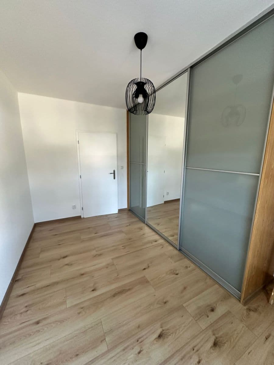 Pronájem bytu 3+1 70 m², Ľudovíta Fullu, Karlova Ves, Bratislavský kraj Pronájem bytu 3+1 70 m², Ľudovíta Fullu, Karlova Ves, Bratislavský kraj