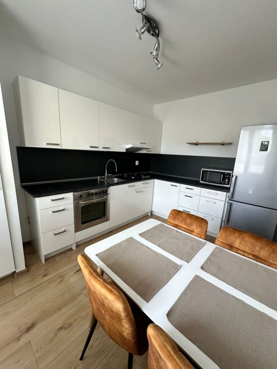 Pronájem bytu 3+1 70 m², Ľudovíta Fullu, Karlova Ves, Bratislavský kraj Pronájem bytu 3+1 70 m², Ľudovíta Fullu, Karlova Ves, Bratislavský kraj