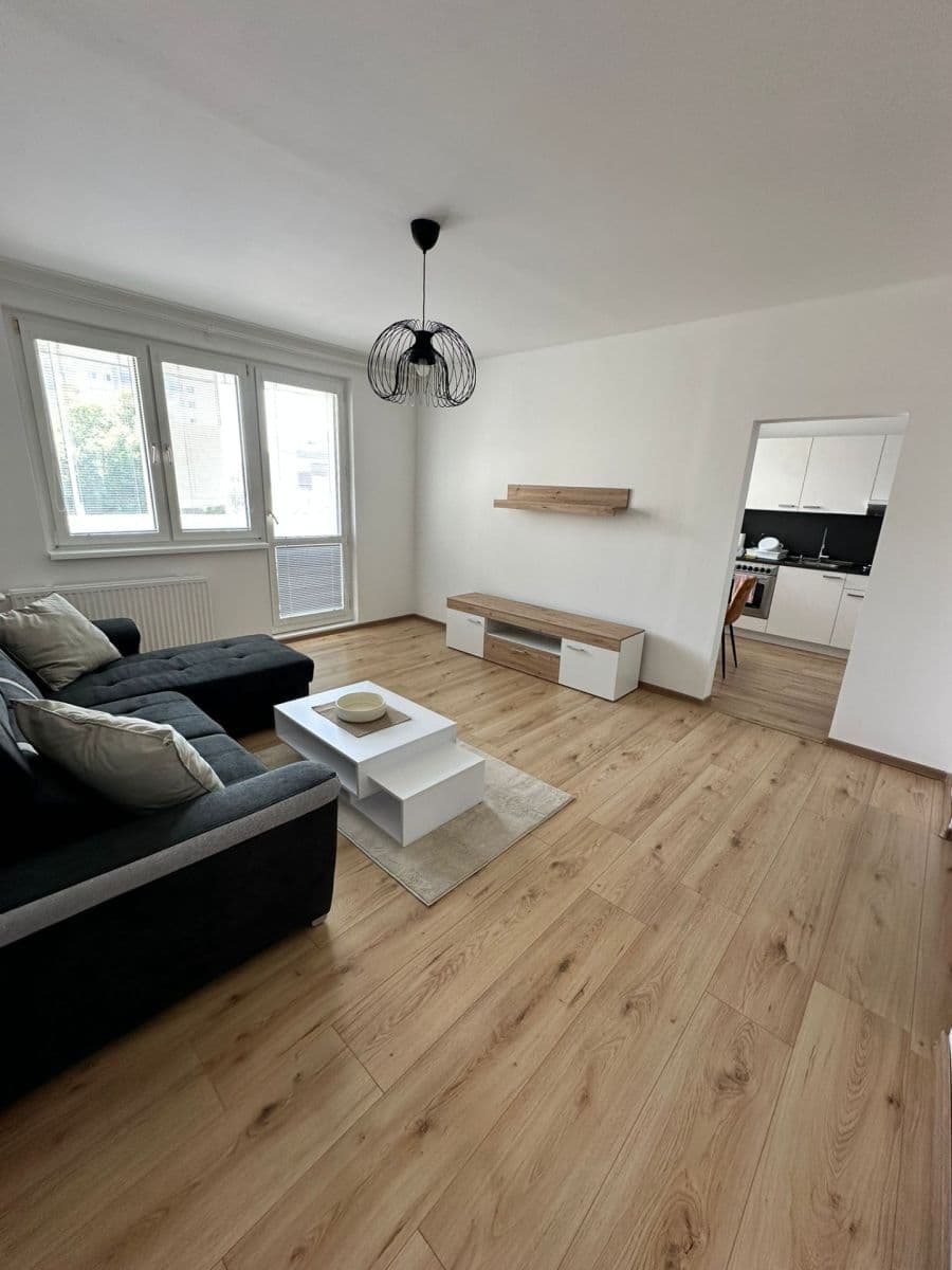 Pronájem bytu 3+1 70 m², Ľudovíta Fullu, Karlova Ves, Bratislavský kraj Pronájem bytu 3+1 70 m², Ľudovíta Fullu, Karlova Ves, Bratislavský kraj