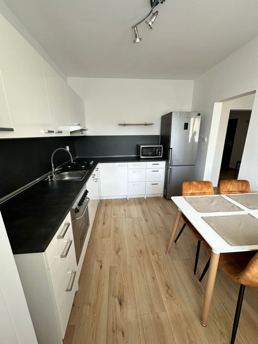Pronájem bytu 3+1 70 m², Ľudovíta Fullu, Karlova Ves, Bratislavský kraj Pronájem bytu 3+1 70 m², Ľudovíta Fullu, Karlova Ves, Bratislavský kraj