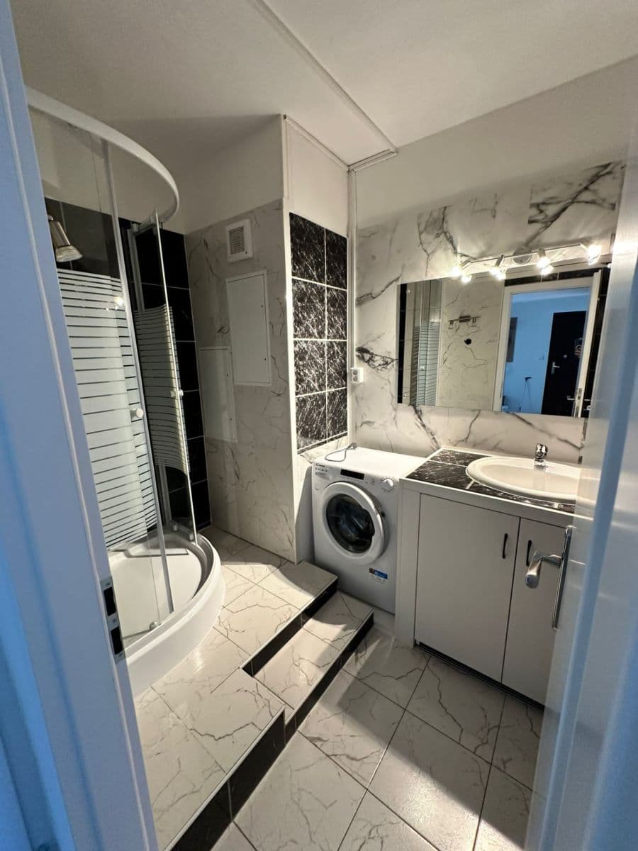 Pronájem bytu 3+1 70 m², Ľudovíta Fullu, Karlova Ves, Bratislavský kraj Pronájem bytu 3+1 70 m², Ľudovíta Fullu, Karlova Ves, Bratislavský kraj