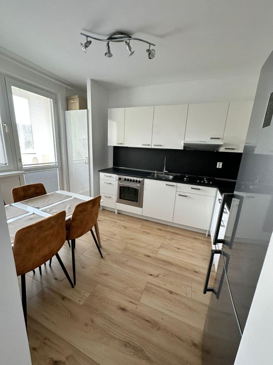Pronájem bytu 3+1 70 m², Ľudovíta Fullu, Karlova Ves, Bratislavský kraj Pronájem bytu 3+1 70 m², Ľudovíta Fullu, Karlova Ves, Bratislavský kraj